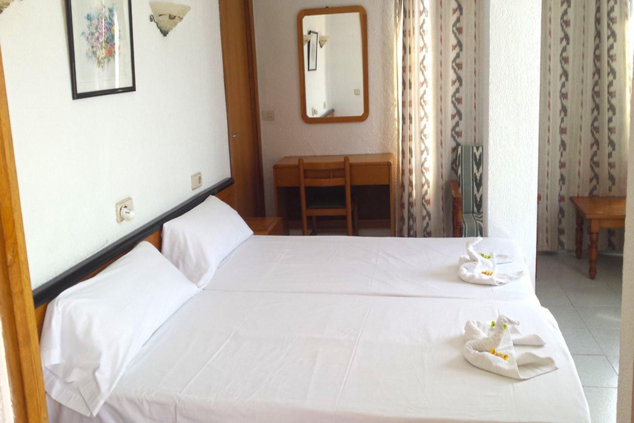 Hostal Port Corona カラ・ラトハダ エクステリア 写真