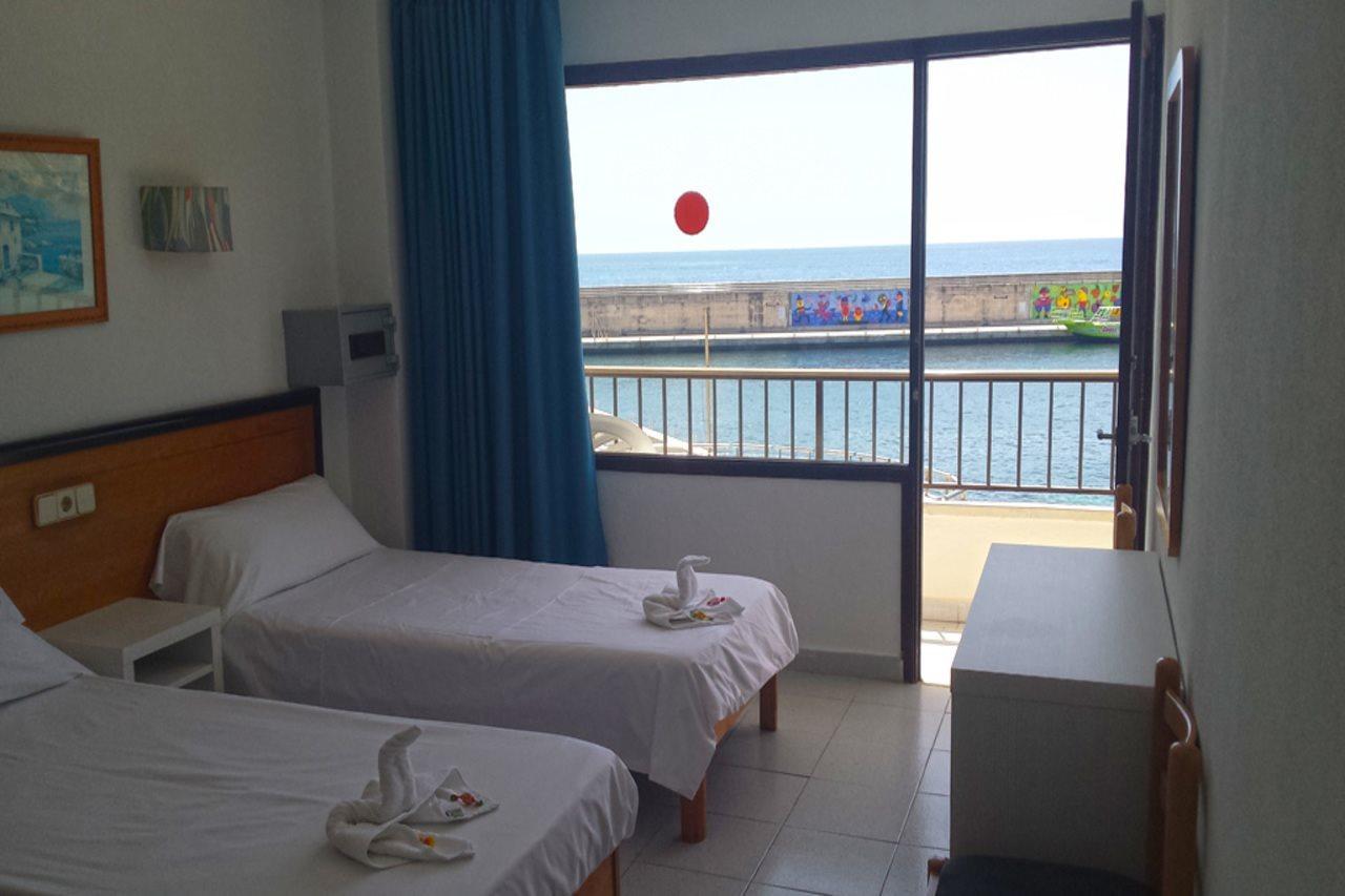 Hostal Port Corona カラ・ラトハダ エクステリア 写真