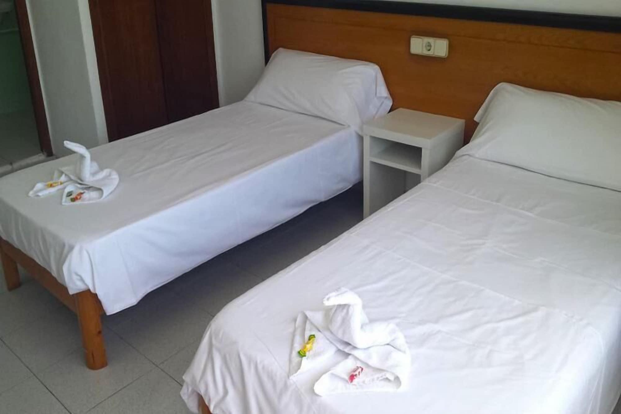 Hostal Port Corona カラ・ラトハダ エクステリア 写真