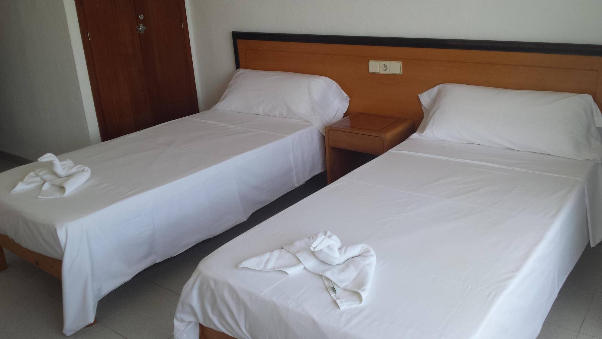 Hostal Port Corona カラ・ラトハダ エクステリア 写真