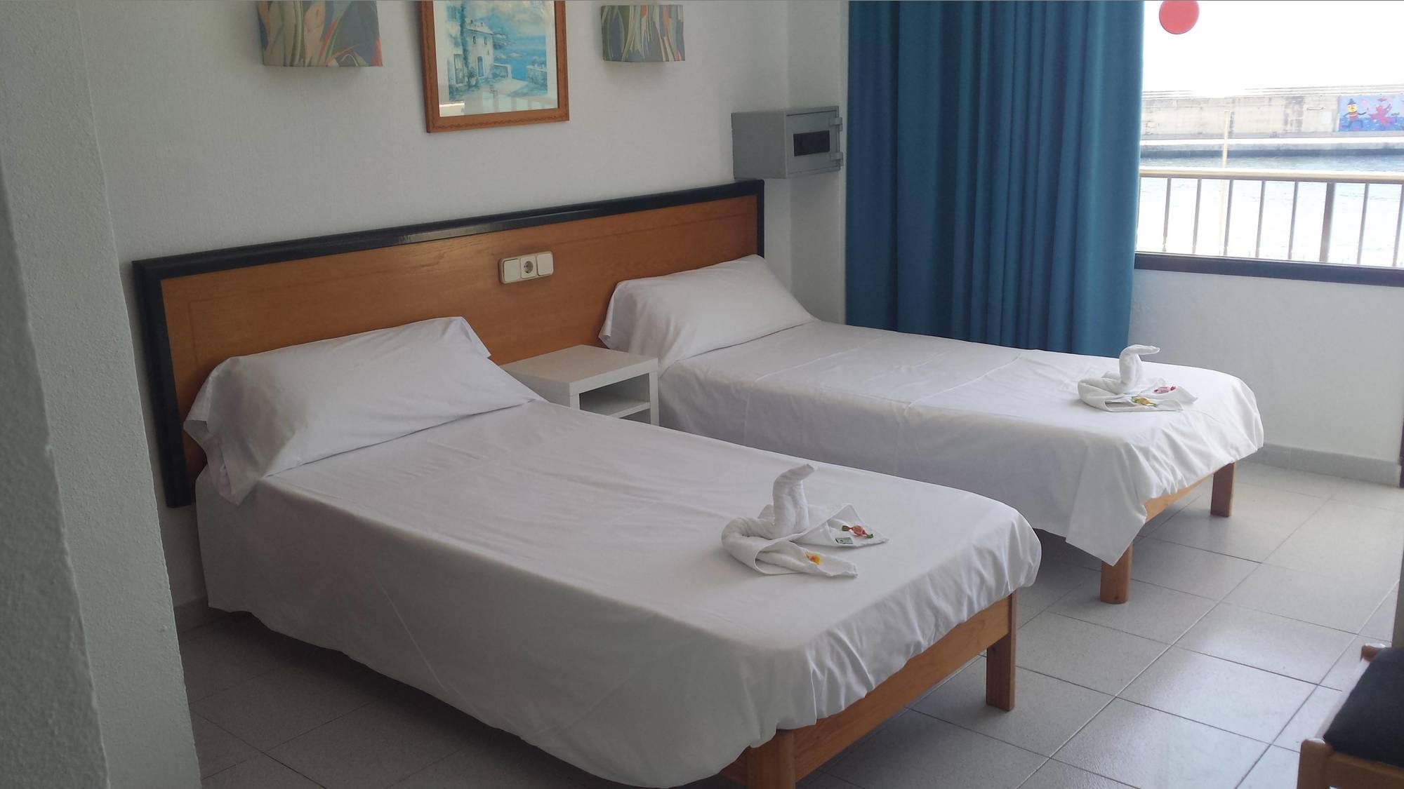 Hostal Port Corona カラ・ラトハダ エクステリア 写真