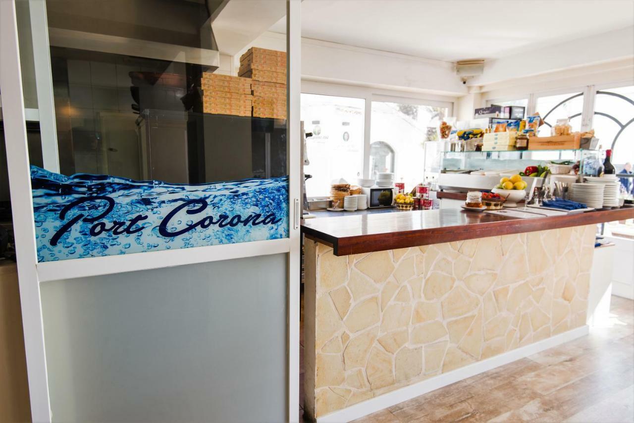 Hostal Port Corona カラ・ラトハダ エクステリア 写真