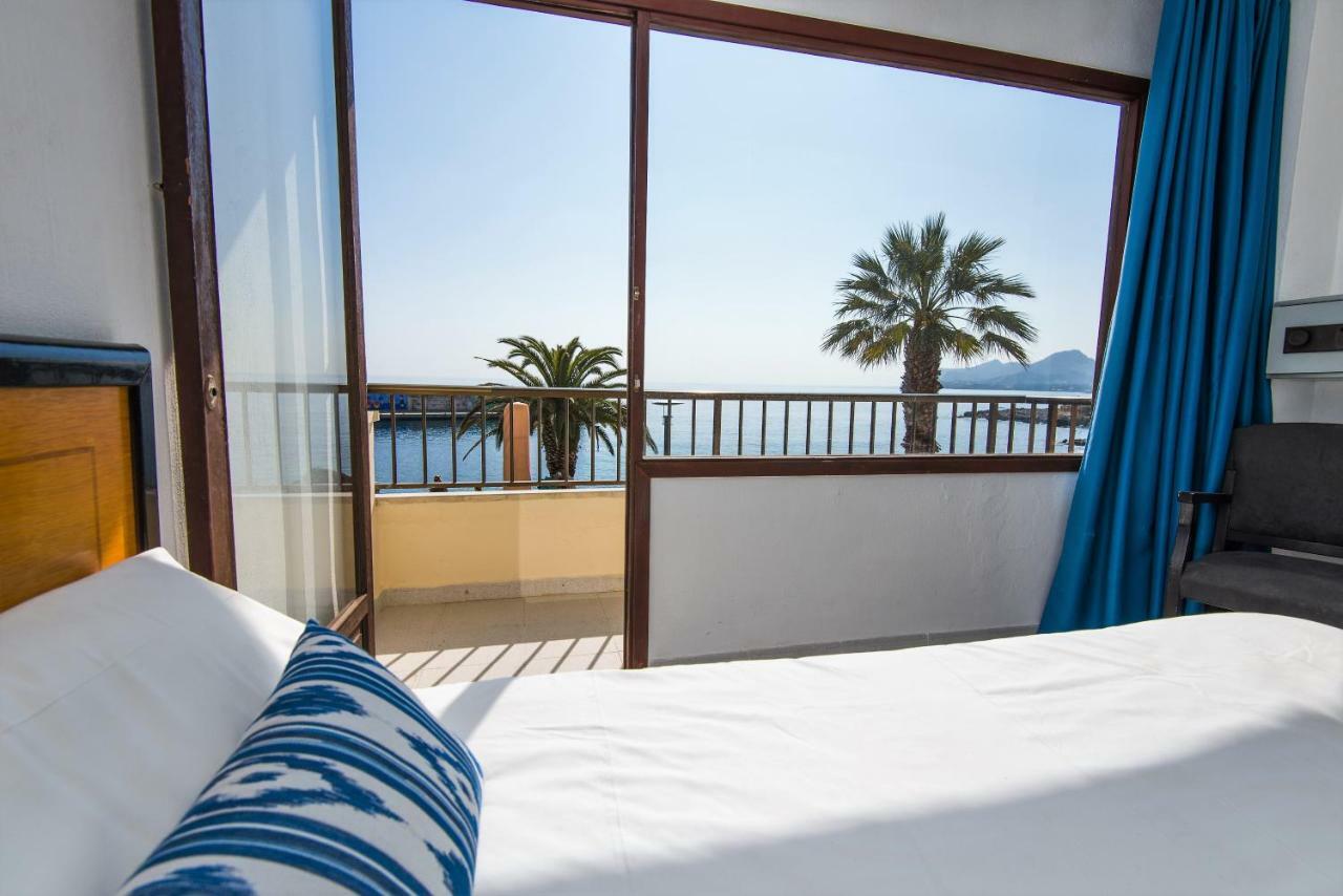 Hostal Port Corona カラ・ラトハダ エクステリア 写真